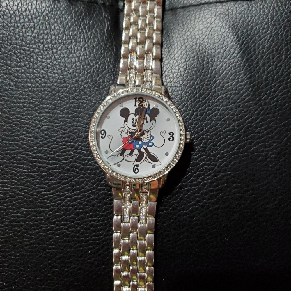 Disney Mickey & Minnie Mouse watch.
